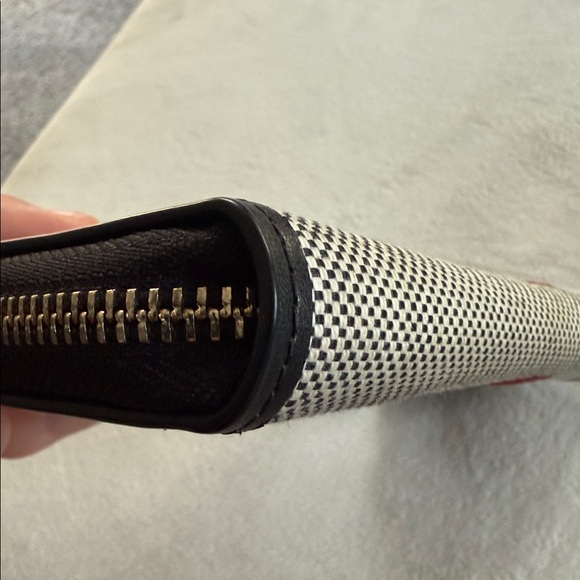 Kate Spade black and cream, embroidered apples, zippered wallet - Picture 6 of 6